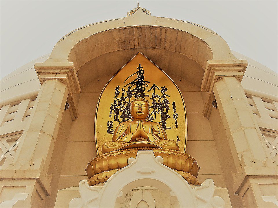 closeup of shanti stupa, Rajgir, Source: Wiki